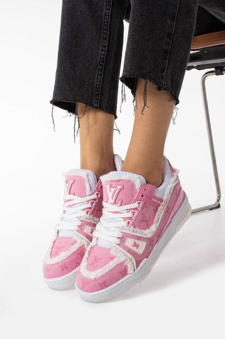 Adidași și ugg-uri