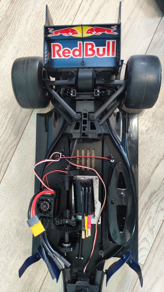 Продавам F1 rc Kyosho rb7 1:7 модел на