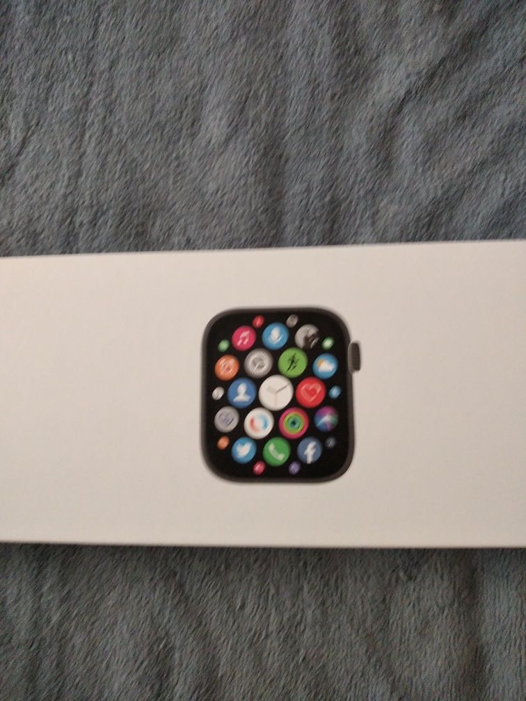 Smartwatch series 6 sotiladi