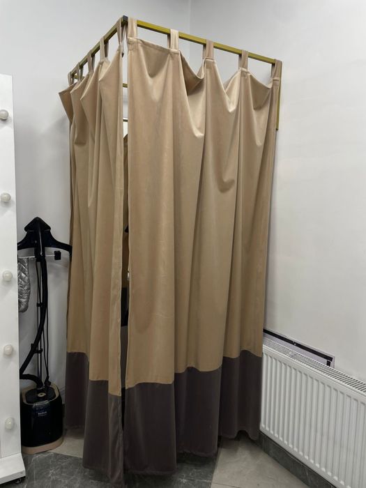 Примерочная с зеркалом и шторами