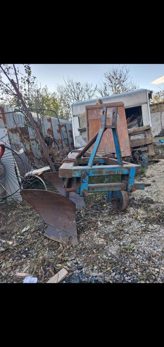 Vând tractor cu utilaje aferente