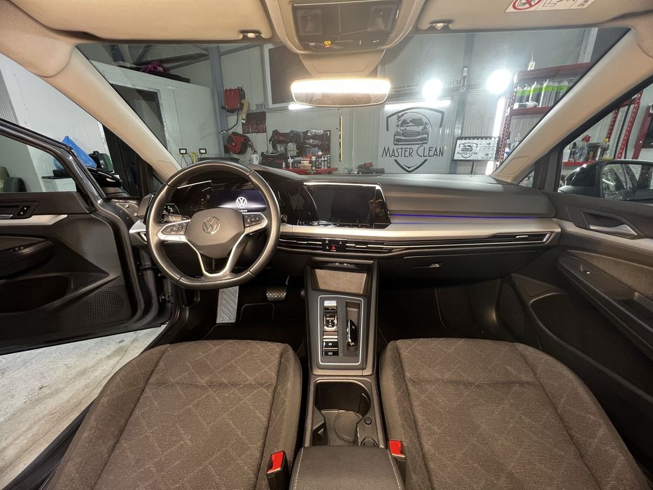 Volkswagen Golf 8 1.0 eTSI DSG