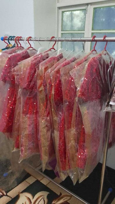 Болалар байрам либослари. Янги йил, ҳарбийлар либоси. Атлас либосчалар