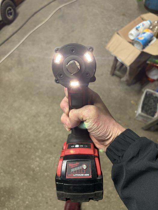 Milwaukee M18 гайковерт