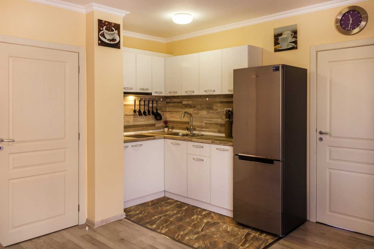 Продава се Тристаен апартамент в Несебър - 87 кв.м за 1400 €/кв.м - Снимка #2