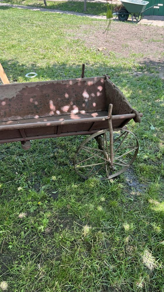 Car de lemn foarte vechi - rustic