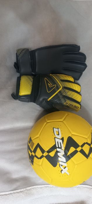 Продам перчатки для вратаря демикс