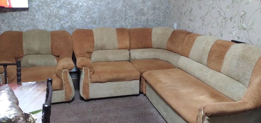 Отдам даром диван угловой с креслом