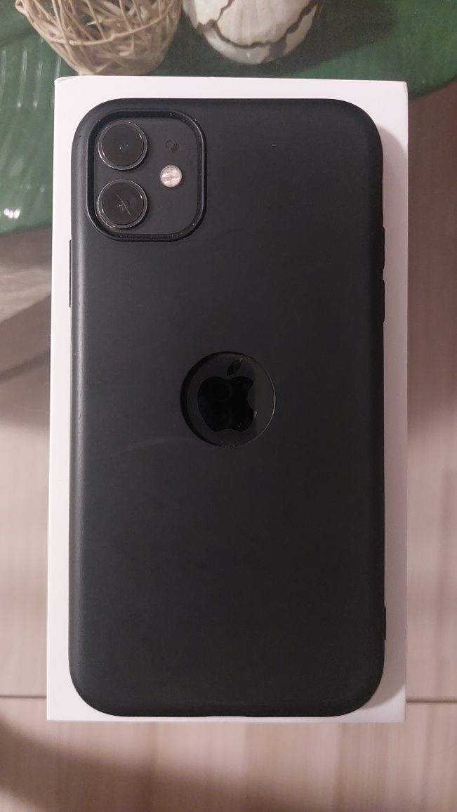 Iphone 11 128 GB , с кутия, черен