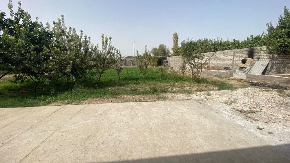 Ховлу участка сотилади