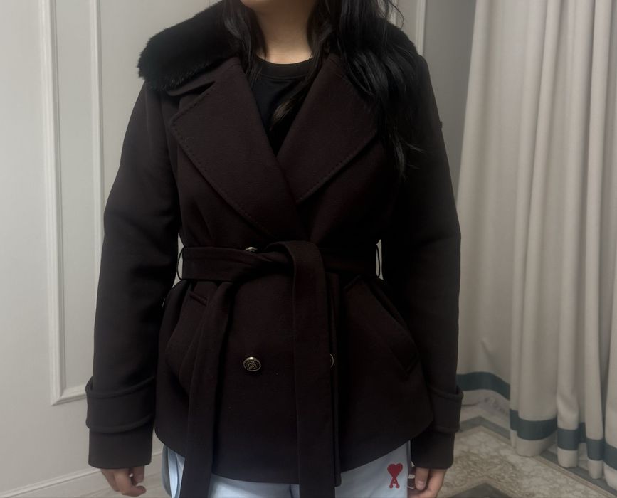 Продавец пальто кашемир