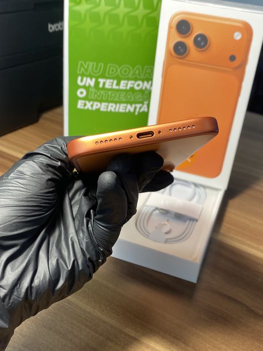 iPhone 17 Pro Max • 256 GB • Cosmic Orange