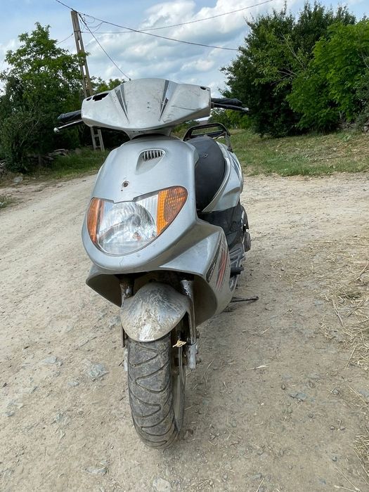 Vând scuter 49  cc