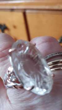 Inel din argint 925 cu piatra transparentă cuarț de stîncă .Masiv dar