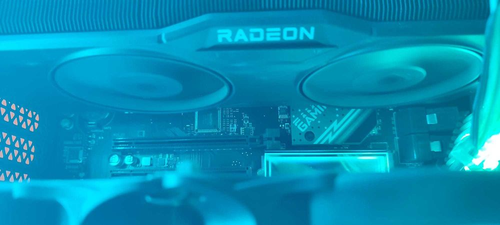 Placă Video Sapphire RX 7800 XT MBA 16GB GDDR6 – stare excelentă