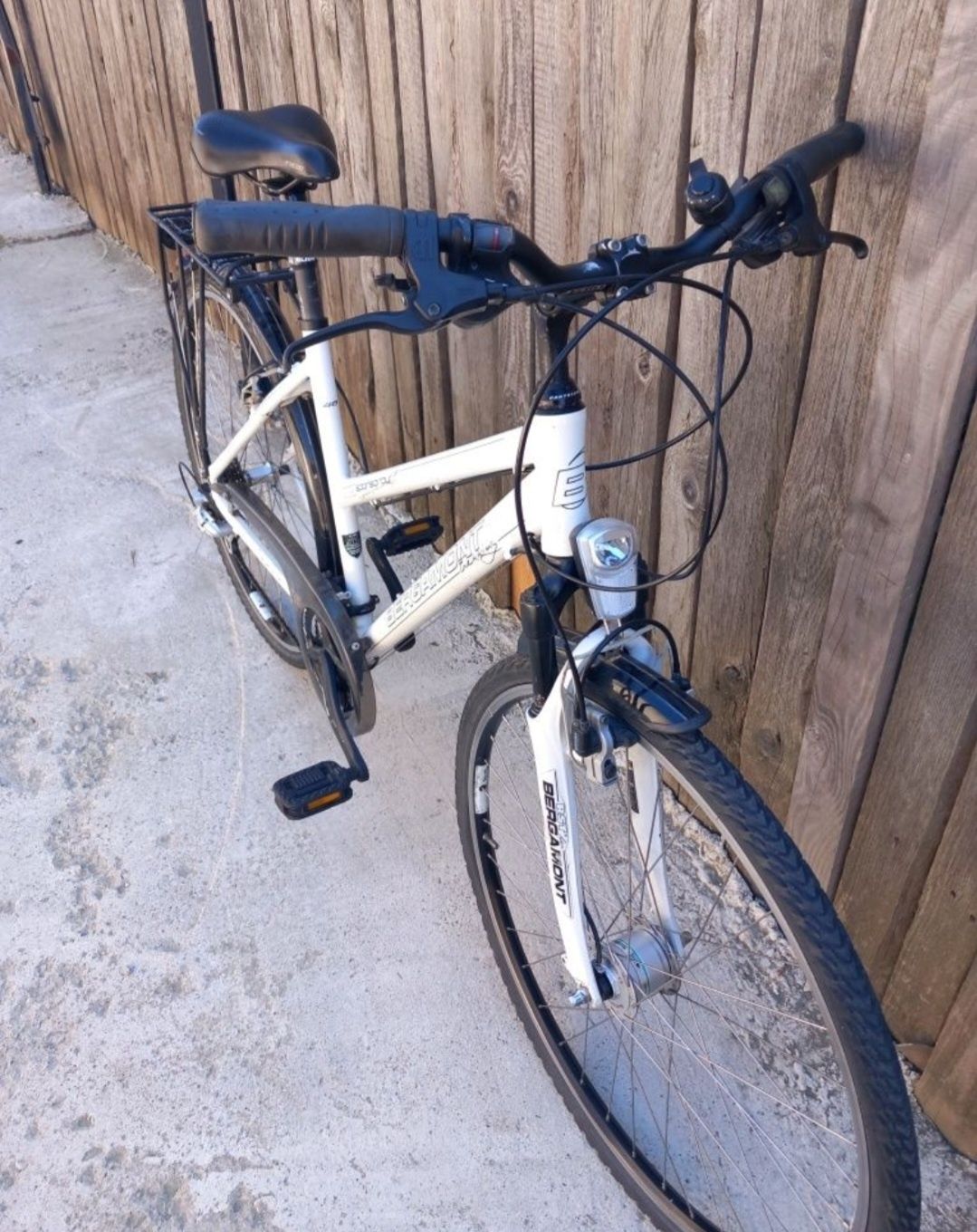 Bicicleta unisex hidraulica Bergamont cadru aluminiu roti 28 dinam