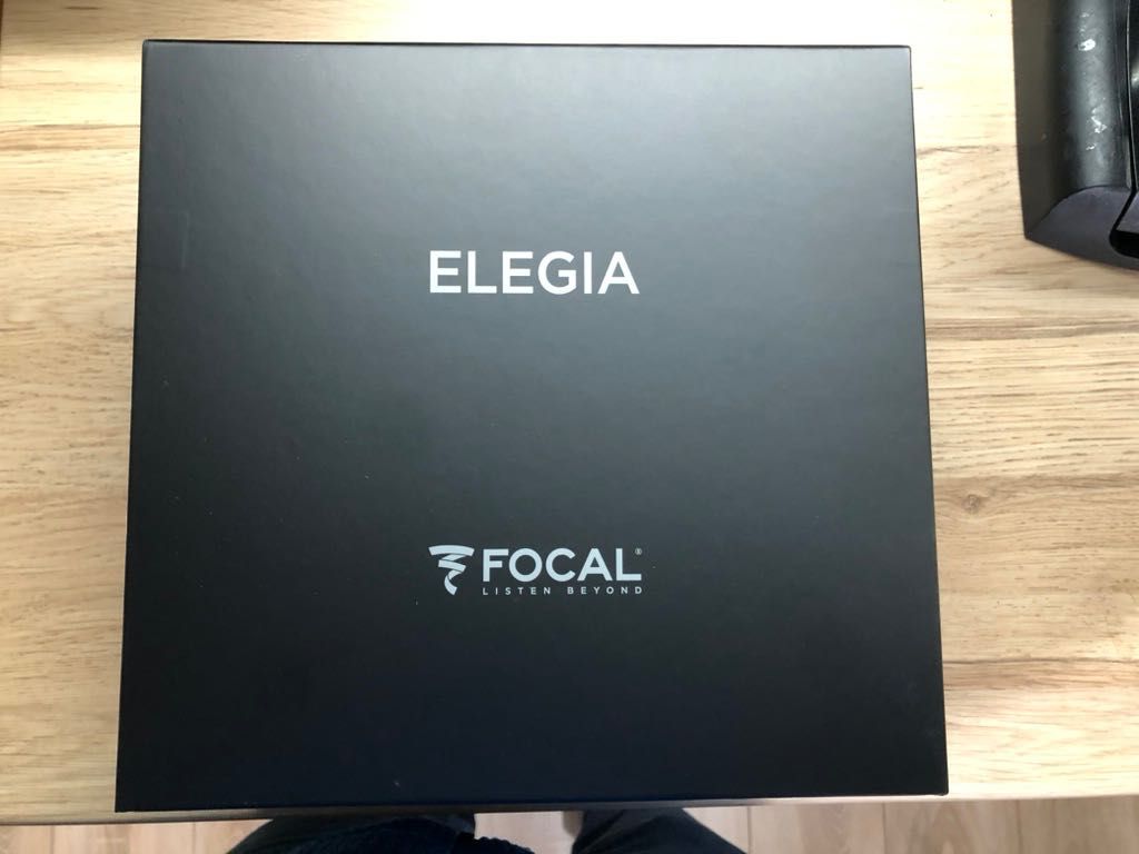 Слушалки Focal Elegia