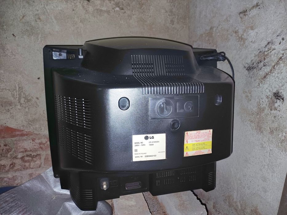 Телевозор 21" - LG Golden Eye 2 - Aero Sound - CF-21K52EX

-Телевизор