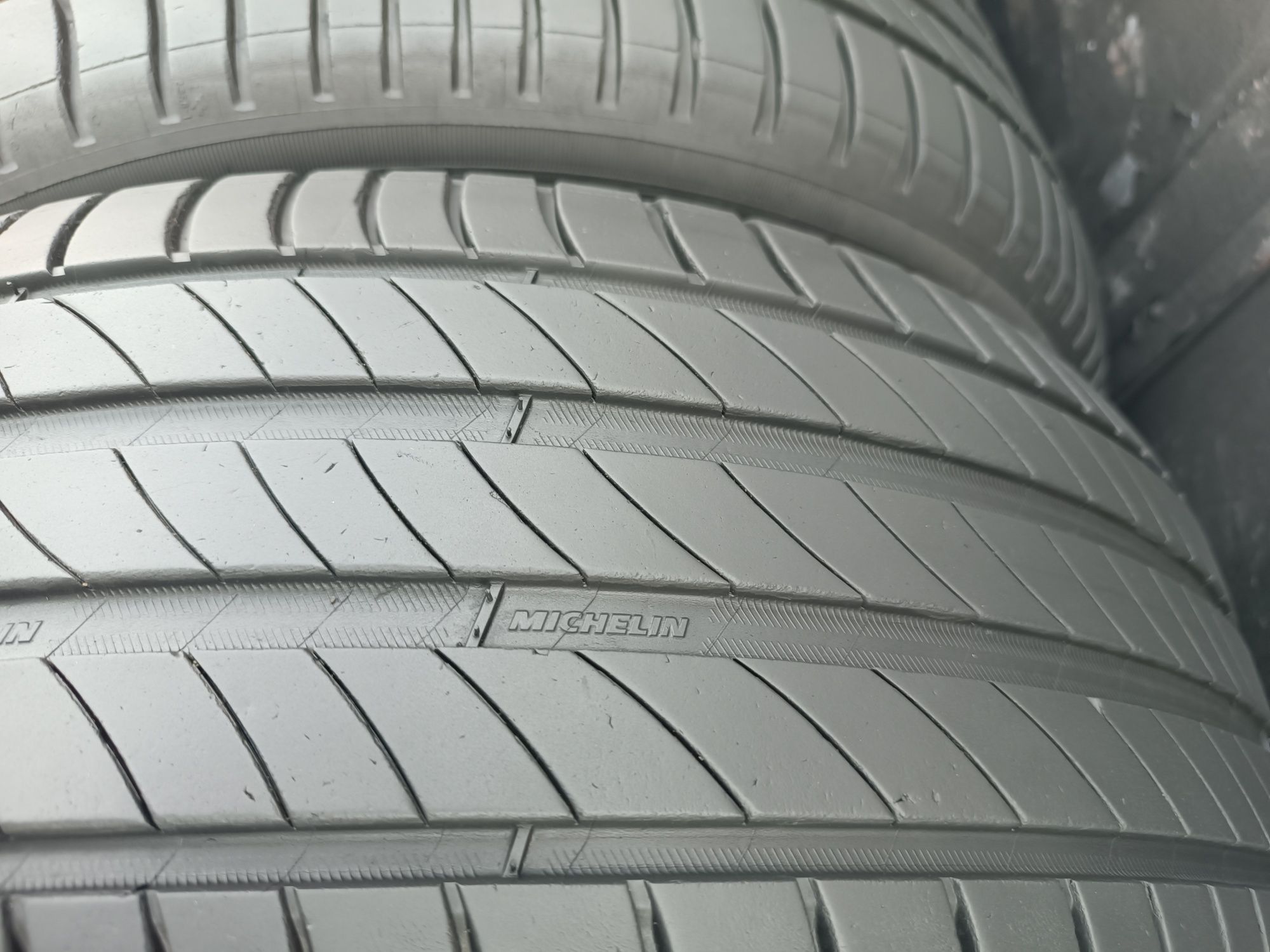 235/45/17 Michelin