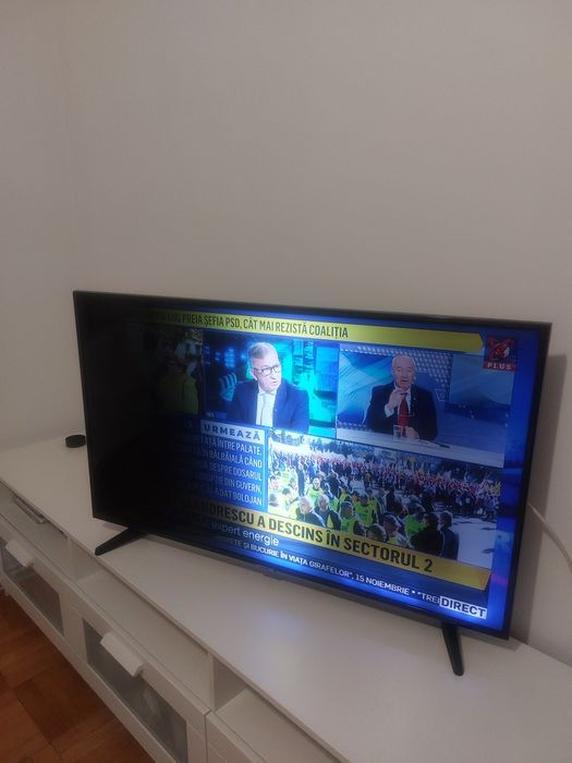 Vând televizor marca Samsung.