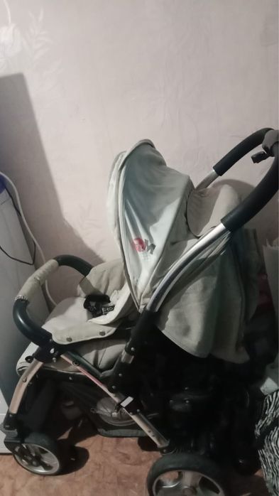 Продам качественную прогулочную коляску
