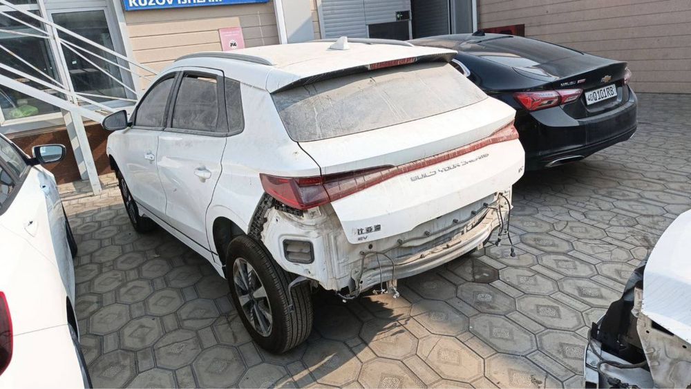 BYD e2 в аварейном состоянии