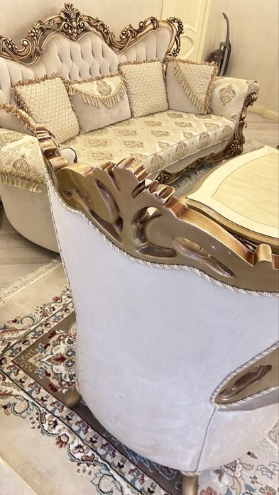 Диван из настоящего дерева, обработка лаком