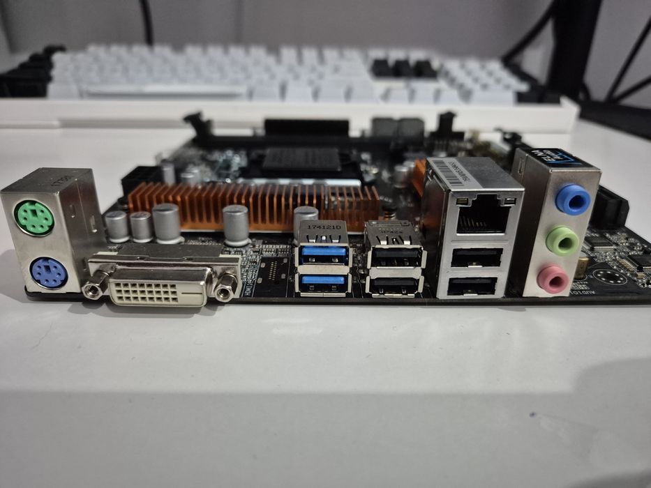 Placa de baza AsRock H110M-DGS, socket 1151, chipset Intel, mini-ITX