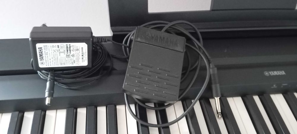 Pian digital Yamaha P-45 P45B ca nou cu stativ si scaun
