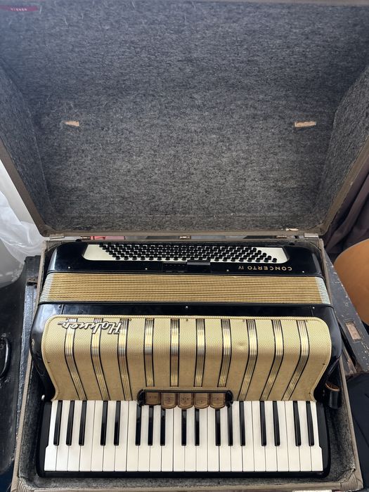 Acordeon Hohner Concerto 4 cu 120 de basi