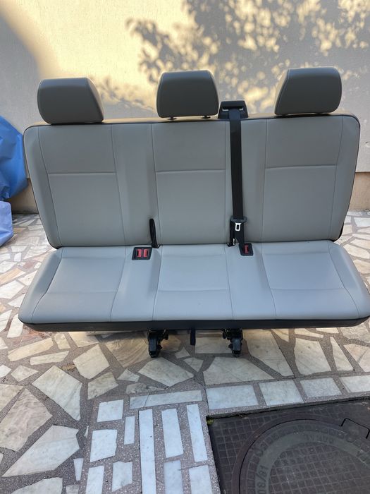 Bancheta 3 Locuri VW Caravelle Transportet T5 Tapiteria este din piele