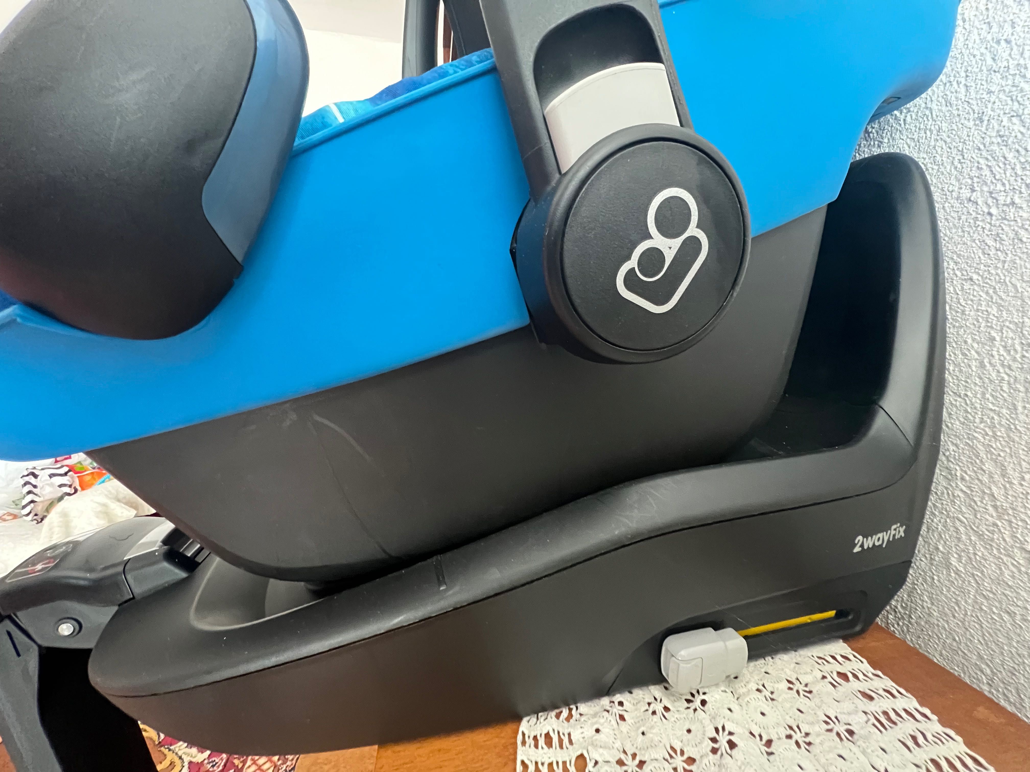 Детско столче за кола Maxi Cosi Pebble Plus + Isofix база