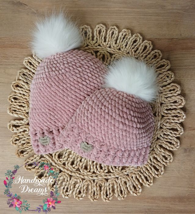 Плетени детски, дамски шапки и шалове