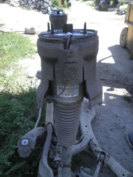 Perna aer stanga / dreapta spate Audi A8 3.0 TDI 2012 4H0616001M 4H0616002M