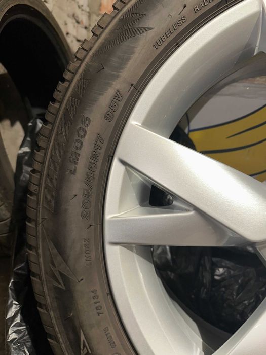 Джанти с гуми 205/55/R17 - Шкода Октавия IV