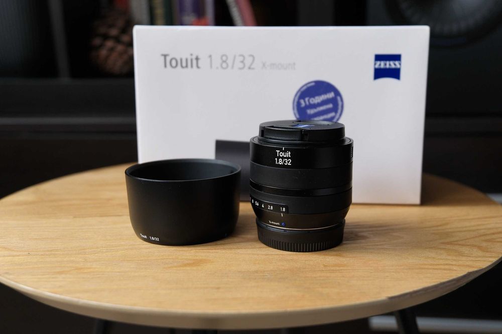 Zeiss Touit 32mm f/1.8 за Fujifilm