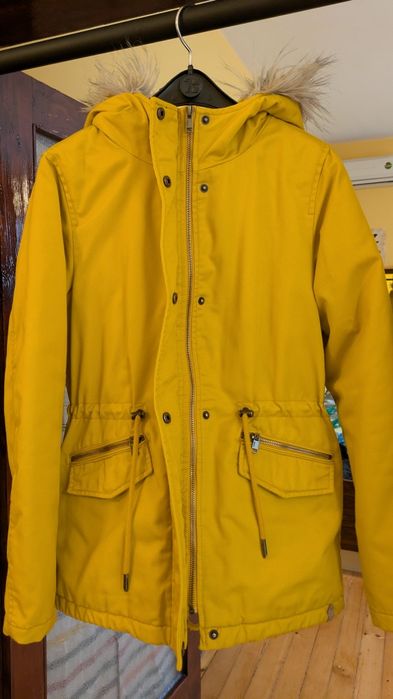 Дамско яке / парка на ONLY, размер S, жълта
