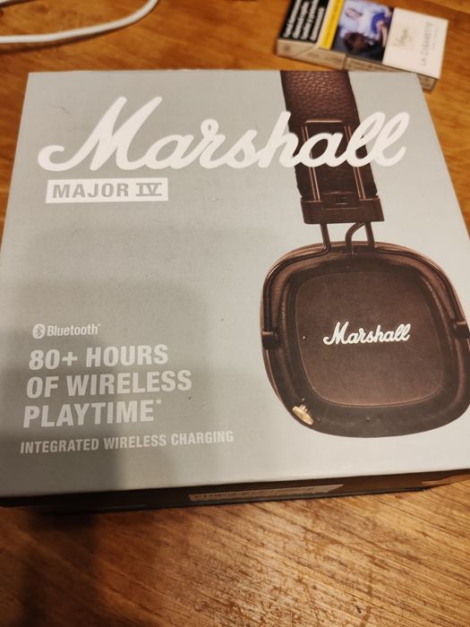 Marshall Major IV sunt căști Bluetooth cu autonomie de peste 80 ore și