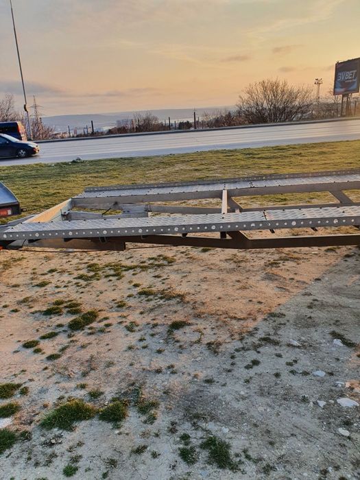 Платформа Двойна Под Наем за превоз на автомобили и строителна техника