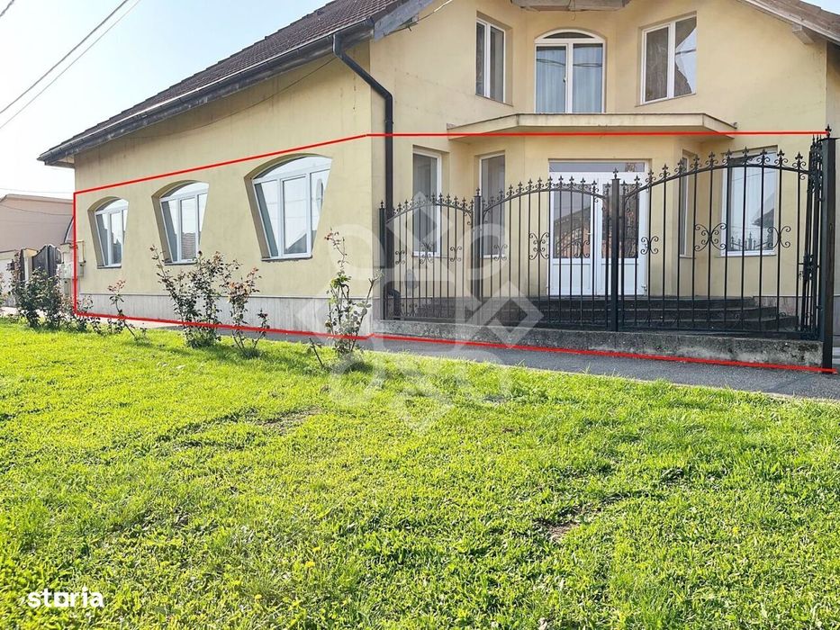 Apartament la casa de vanzare 88 mp si curte proprie in Iosia
