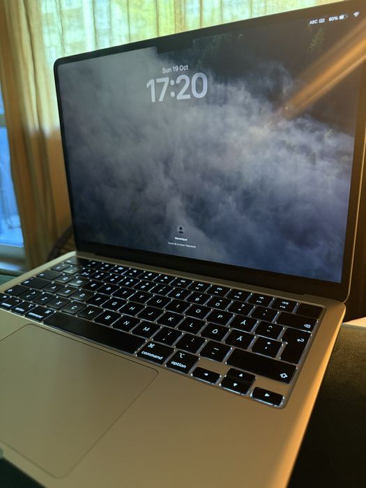 Macbook Air 13-inch M2 256GB Starlight