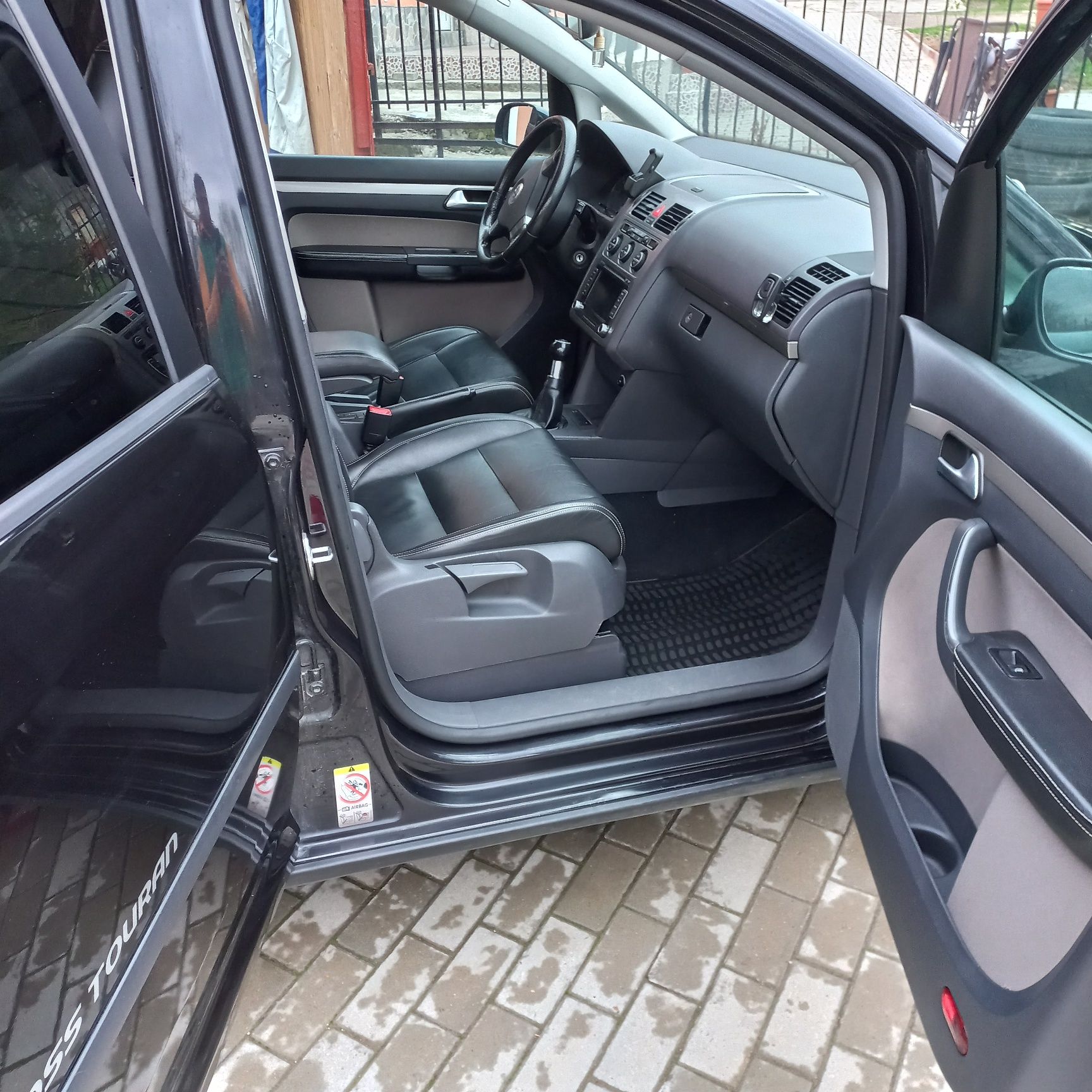 Vând Touran Cross 2009 Model Exclusiv 2.0 170 de cai