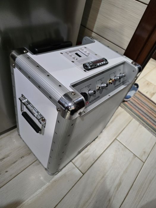 Vând boxă portabila tip troler marca Ion
