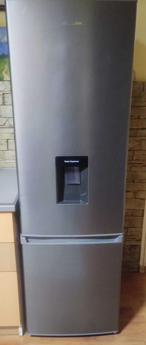 Vând combină frigorifică Heinner în stare bună, perfect funcțională.