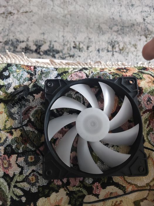 Продам кулер RGB