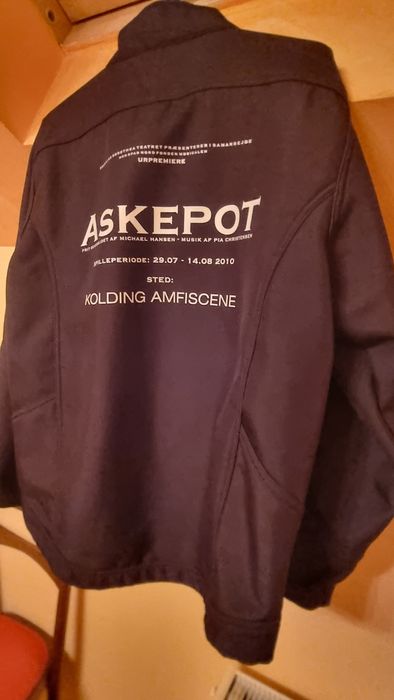 Vând jachetă bărbați