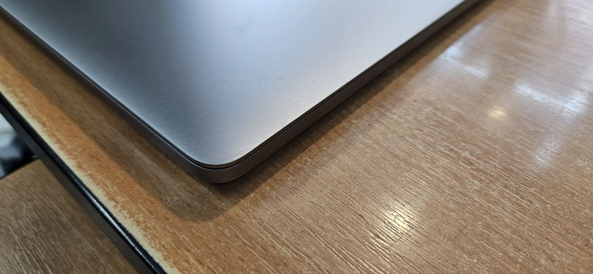 Macbook Pro A1707 ( Inteli7,512ssd,16gbram,radeonpro4gb)