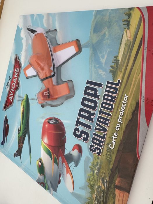 Carte Disney cu avion proiector Stropi Salvatorul
