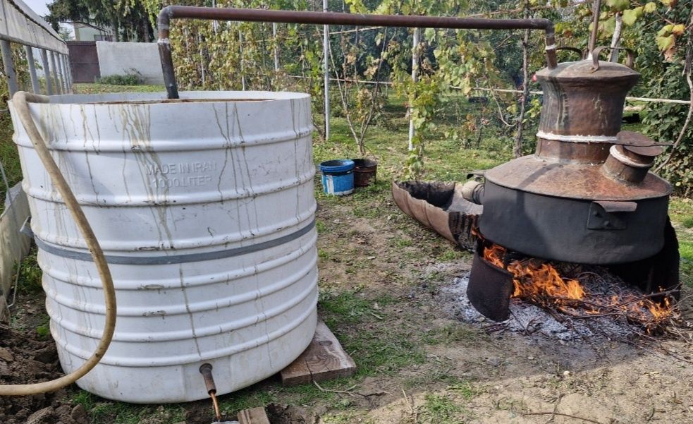 Vând cazan țuică 150 l.