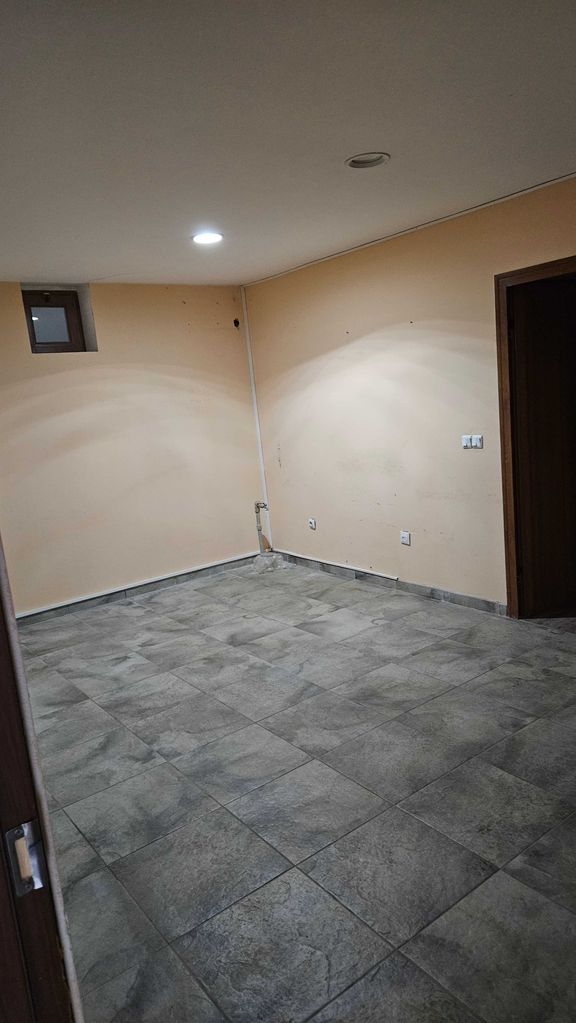 Дава се под наем Офис в Добрич, Център - 121 кв.м за 612 € - Снимка #5